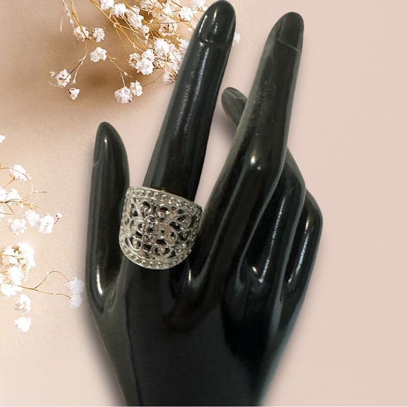 One Blessed Nana Jewelry - ❤️NWT BOUTIQUE    SILVER TONE FILIGREE STRETCH RING